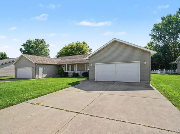3072 Silverwood Dr, Saginaw, MI 48603