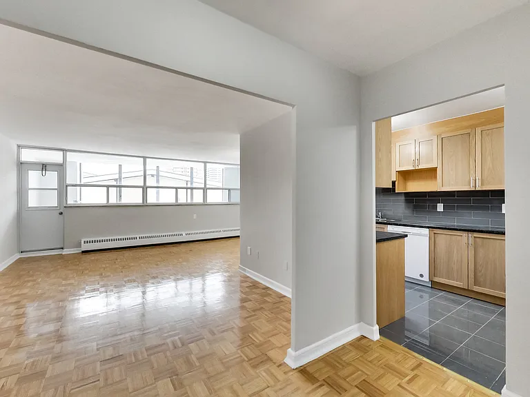 6000 Bathurst St — Photo 86