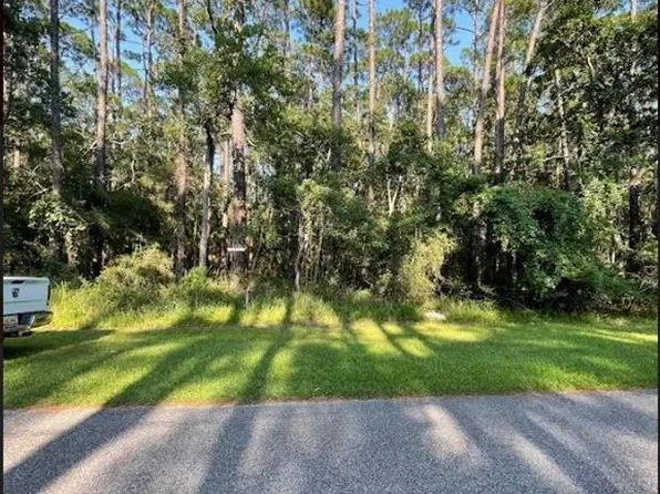 142 Narvaez St, Dauphin Island, AL 36528