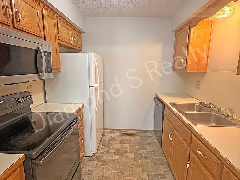 1499 W Rainey Fourplex — Photo 5