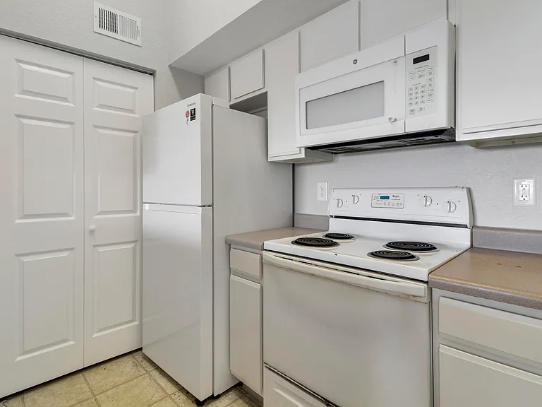 141 SW Palm Dr #306 — Photo 22