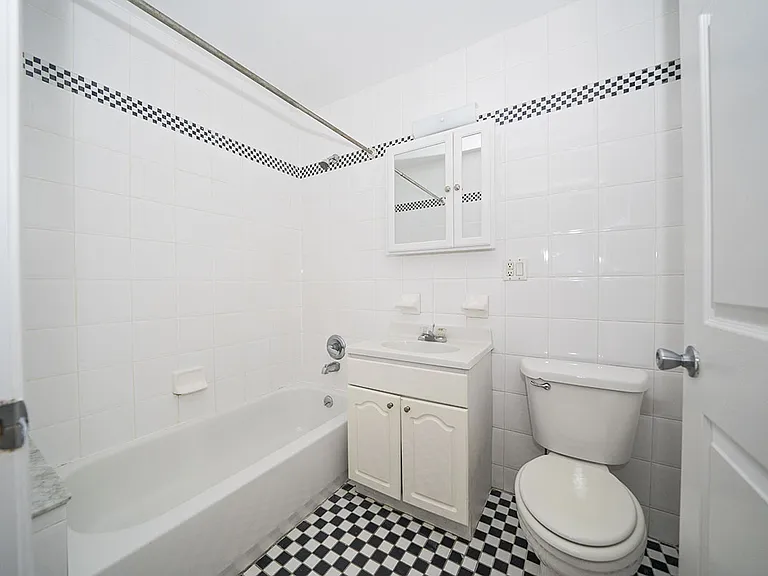 208 S 3rd St #2C — Photo 8