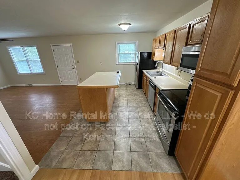 1127 Sherman Ave — Photo 8