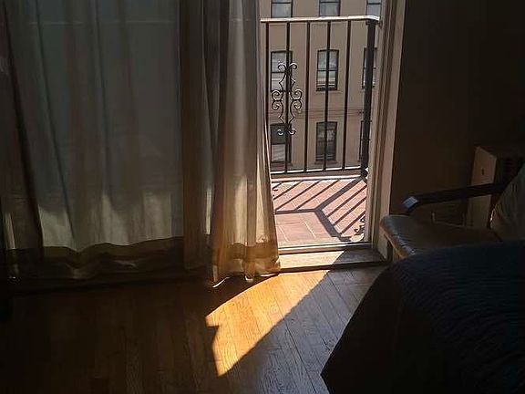 5th image of 248 W 21st St #4C1