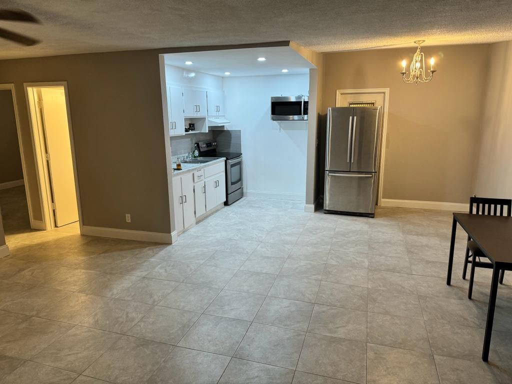 3710 NE 12th Ter, photo 4