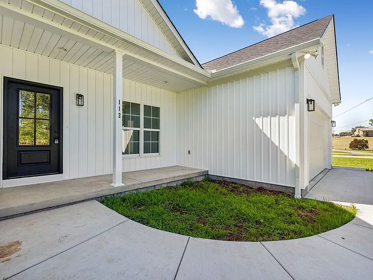 112 Rogers Ave — Photo 36