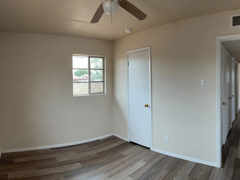 5140 Tropicana Ave — Photo 11