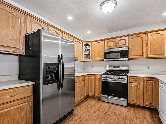 5th image of 1355 Honeysuckle Ln