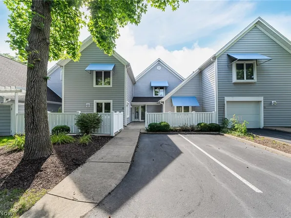 387 Portside Dr, Sandusky, OH 44870