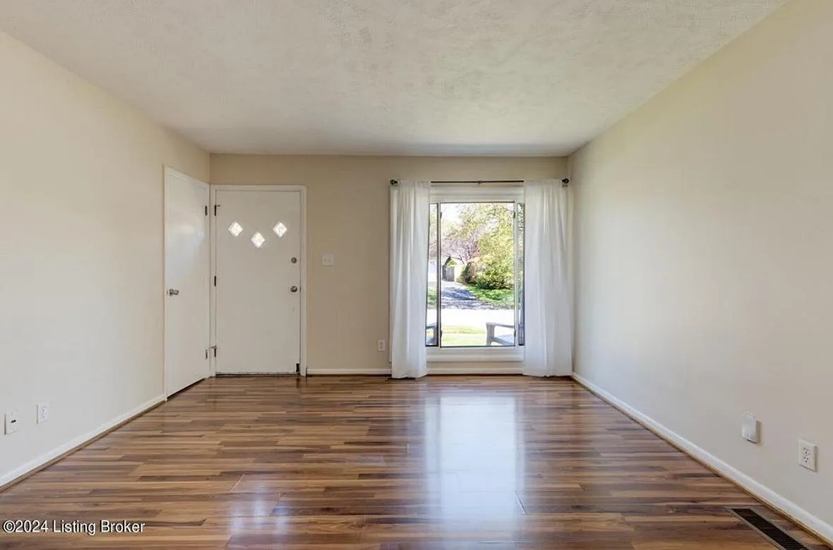 3 bed, 1107 sqft, $1,750 — Photo 3