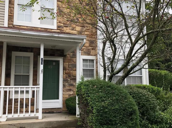 27 Horseshoe Ct, Tinton Falls, NJ 07753