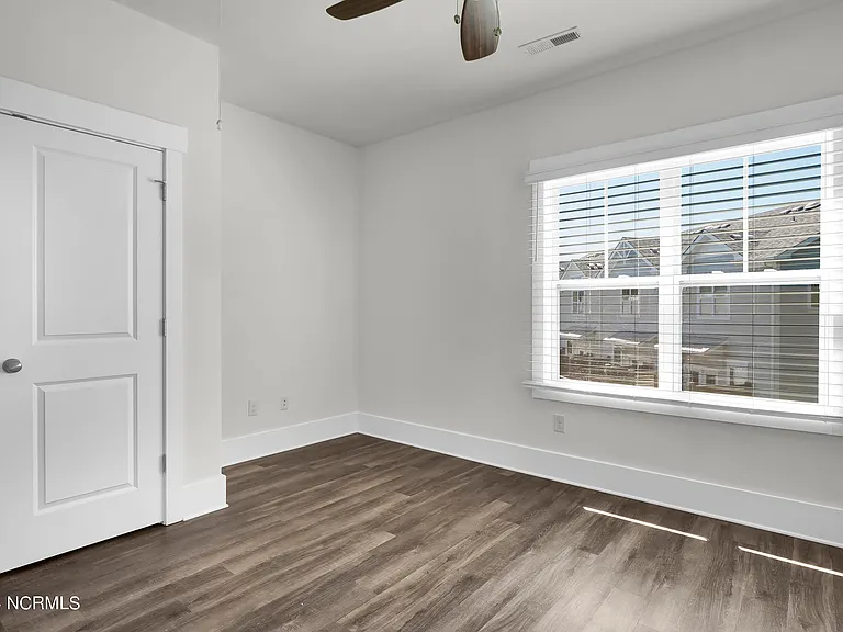 1808 Bungalow Row — Photo 20