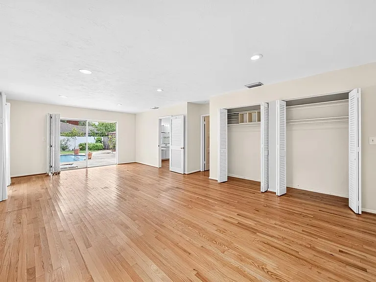 2406 Shoreham Rd — Photo 6