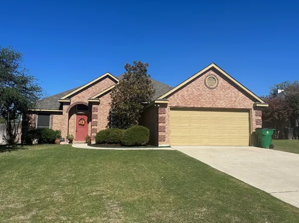 110 Ridge View Ct, Decatur, TX 76234