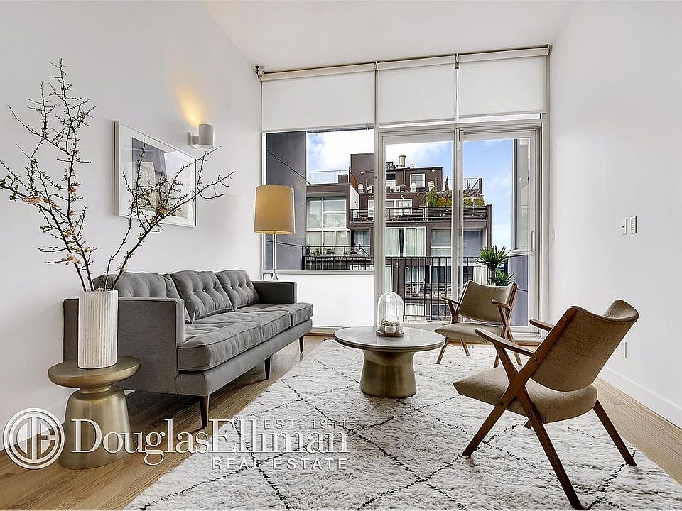 1st image of 916 Pacific St #301