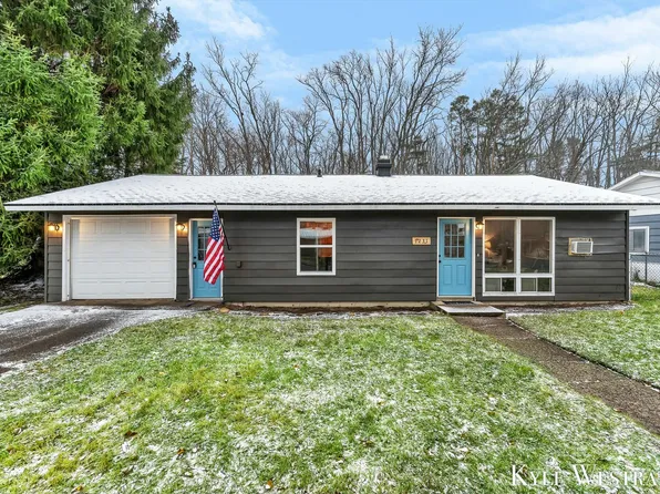 1231 S Montgomery St, Hastings, MI 49058