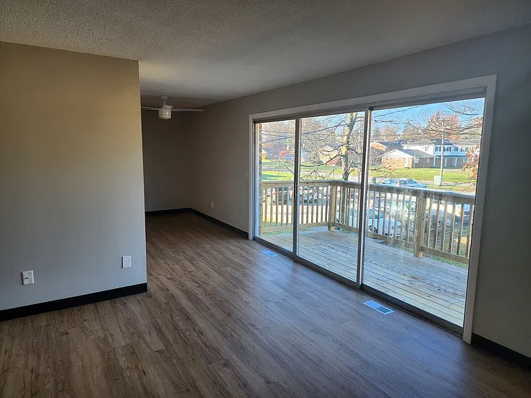 354 Gatewood Rd — Photo 2