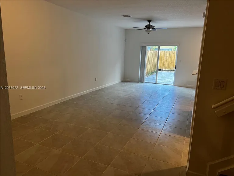 1120 SE 26th Ter #1120 — Photo 7