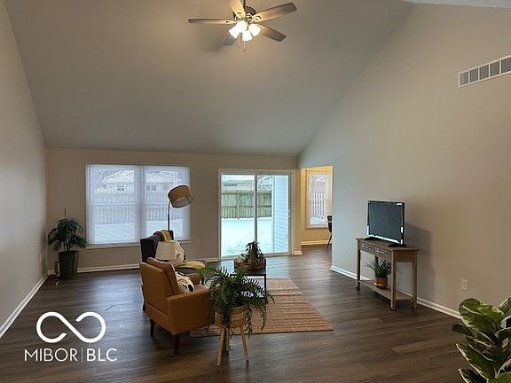 3rd image of 2537 Cedarcrest Dr