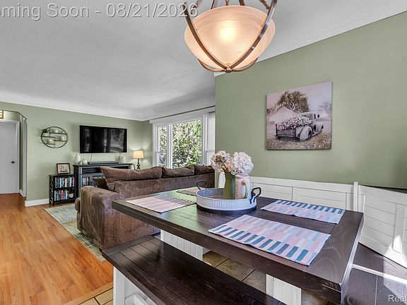 3rd image of 14845 Merriman Rd
