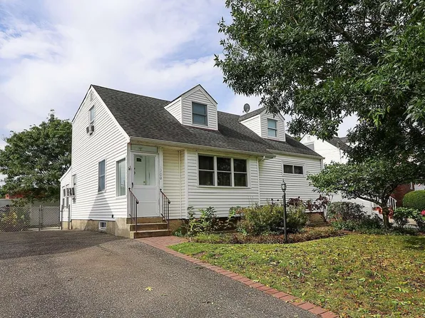 1200 Slabey Avenue, Valley Stream, NY 11580