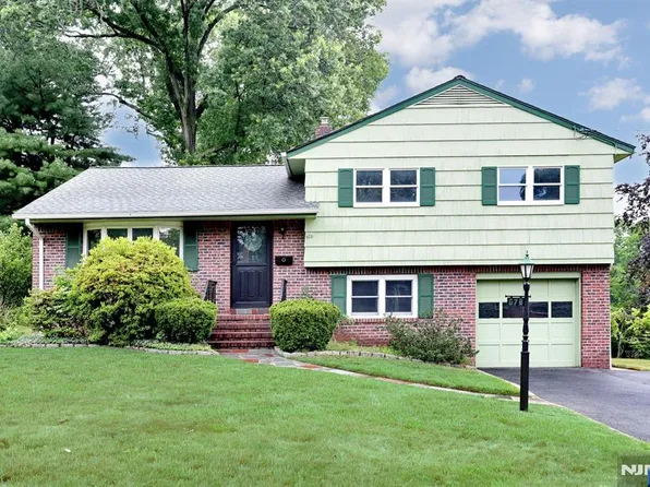 678 Oakley Pl, Oradell, NJ 07649