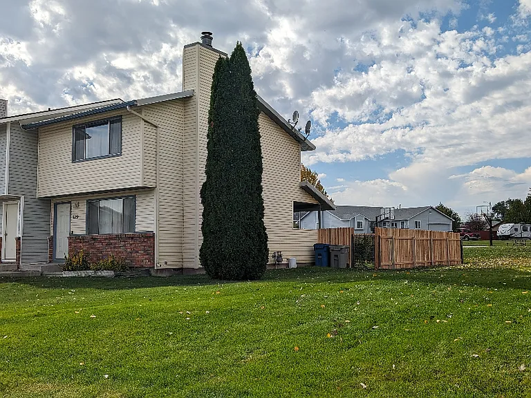 679 Brookside Ct — Photo 1