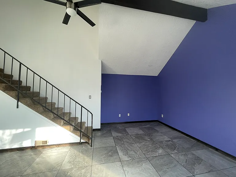1647 London Cir — Photo 2