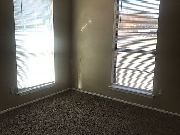 5th image of 112 Pebble Creek Dr APT 1