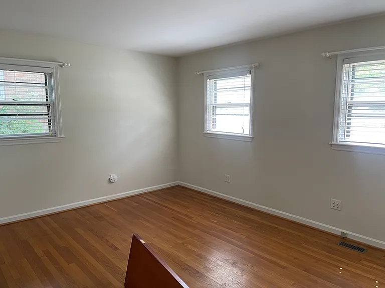 1238 12th St NE — Photo 12