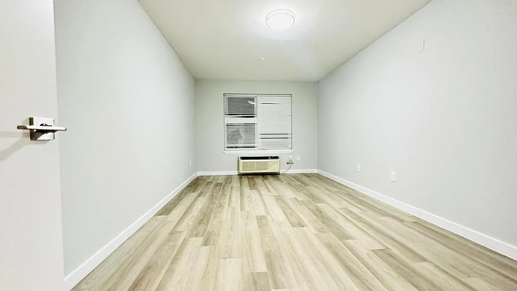 1 bed, $1,863 — Photo 3