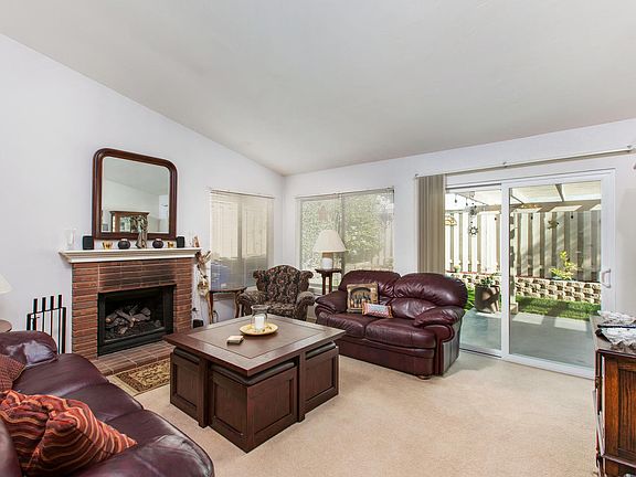 4th image of 995 Ashton Ct
