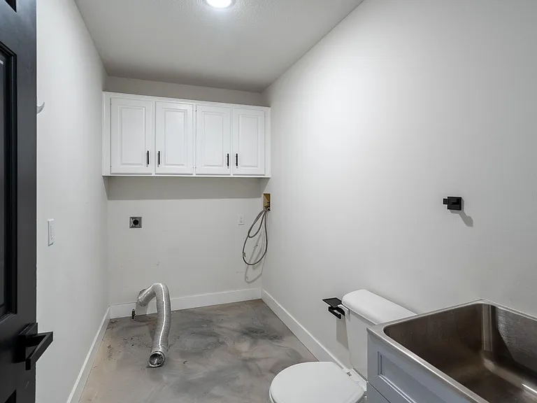 2301 Grant Ln — Photo 14