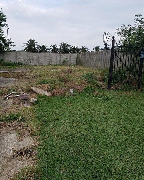 1st image of 14170 Kingswood Dr