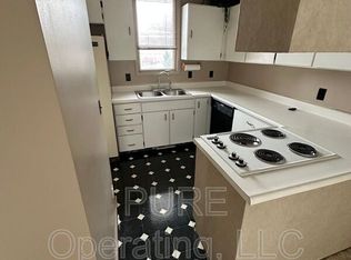 1631 N 109th Plz, Omaha, NE 68154