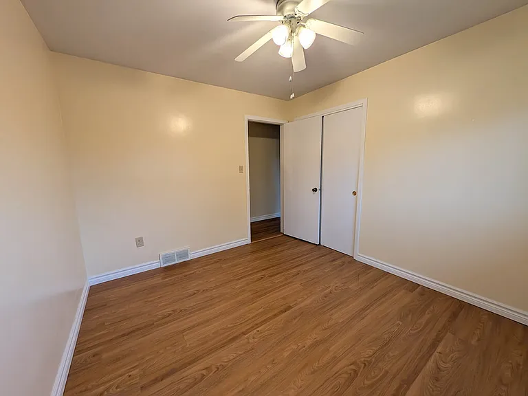 127 Westwood Cres #1 — Photo 15