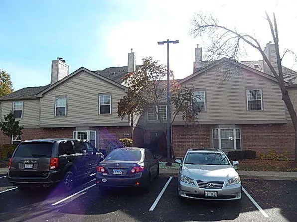 1749 Eastwood Ct APT 10, Schaumburg, IL 60195
