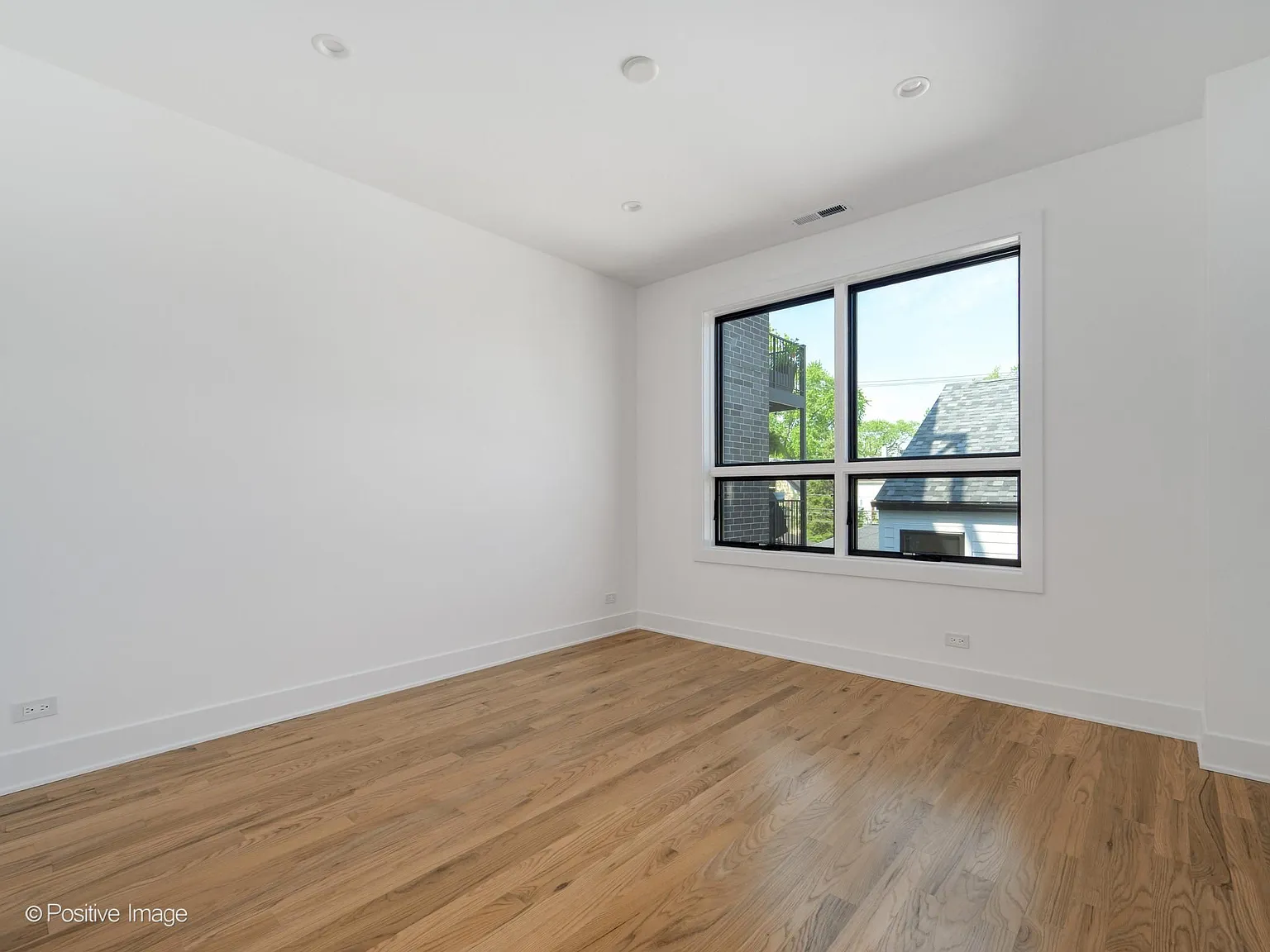 4 bed, 1700 sqft, $5,500 — Photo 3