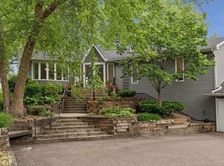 639 Heinel Dr, Roseville, MN 55113