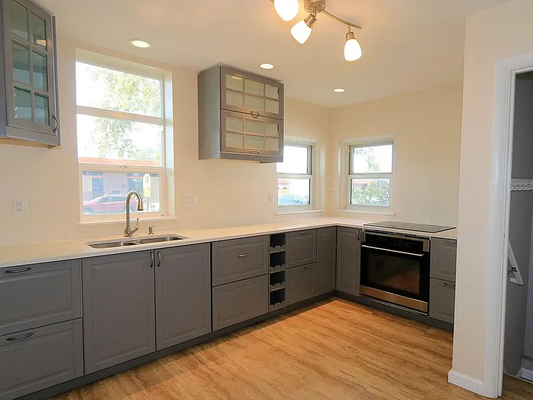 3150 S Delaware St #TOP — Photo 2