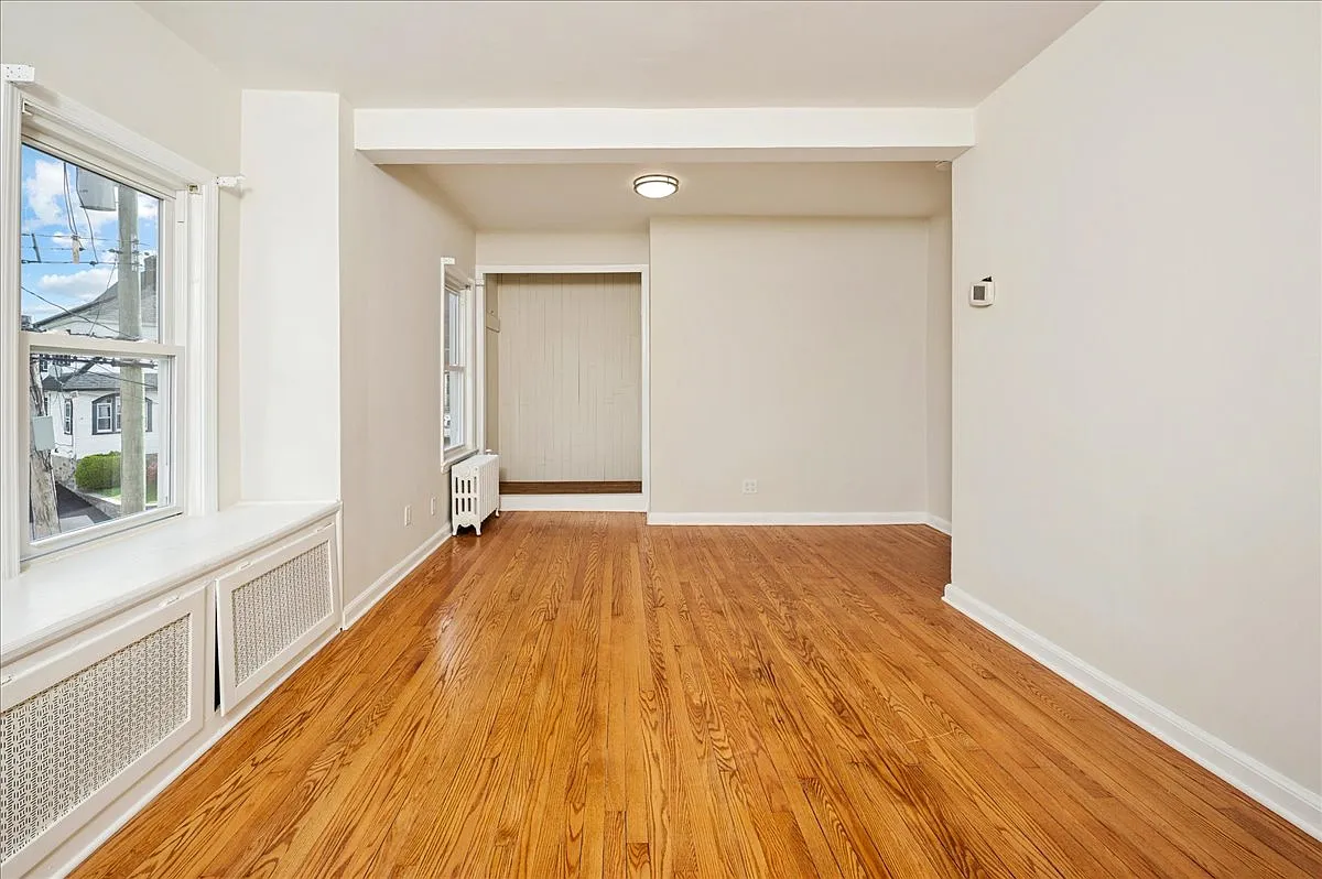 Living Room - 42 Glen Rd #2
