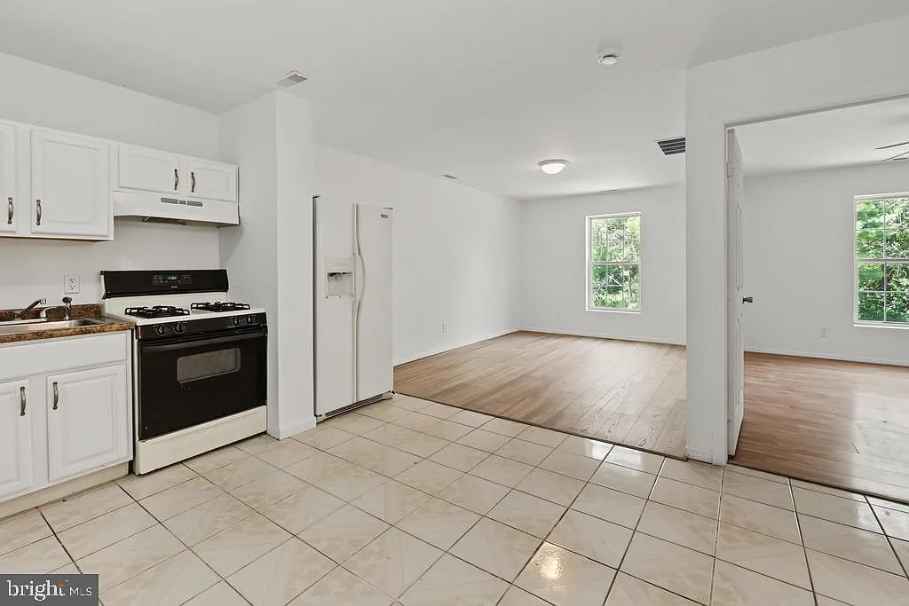 1 bed, 1.0 bath, 1200 sqft, $1,400 — Photo 1