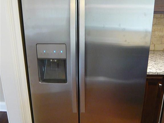 3rd image of 4 Hampshire Dr