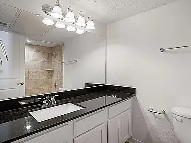 2810 1/2 Salado St #105 — Photo 9