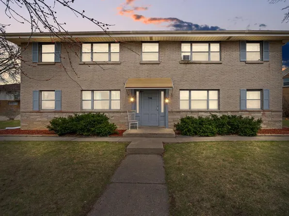 7230 West Lakefield DRIVE, Milwaukee, WI 53219