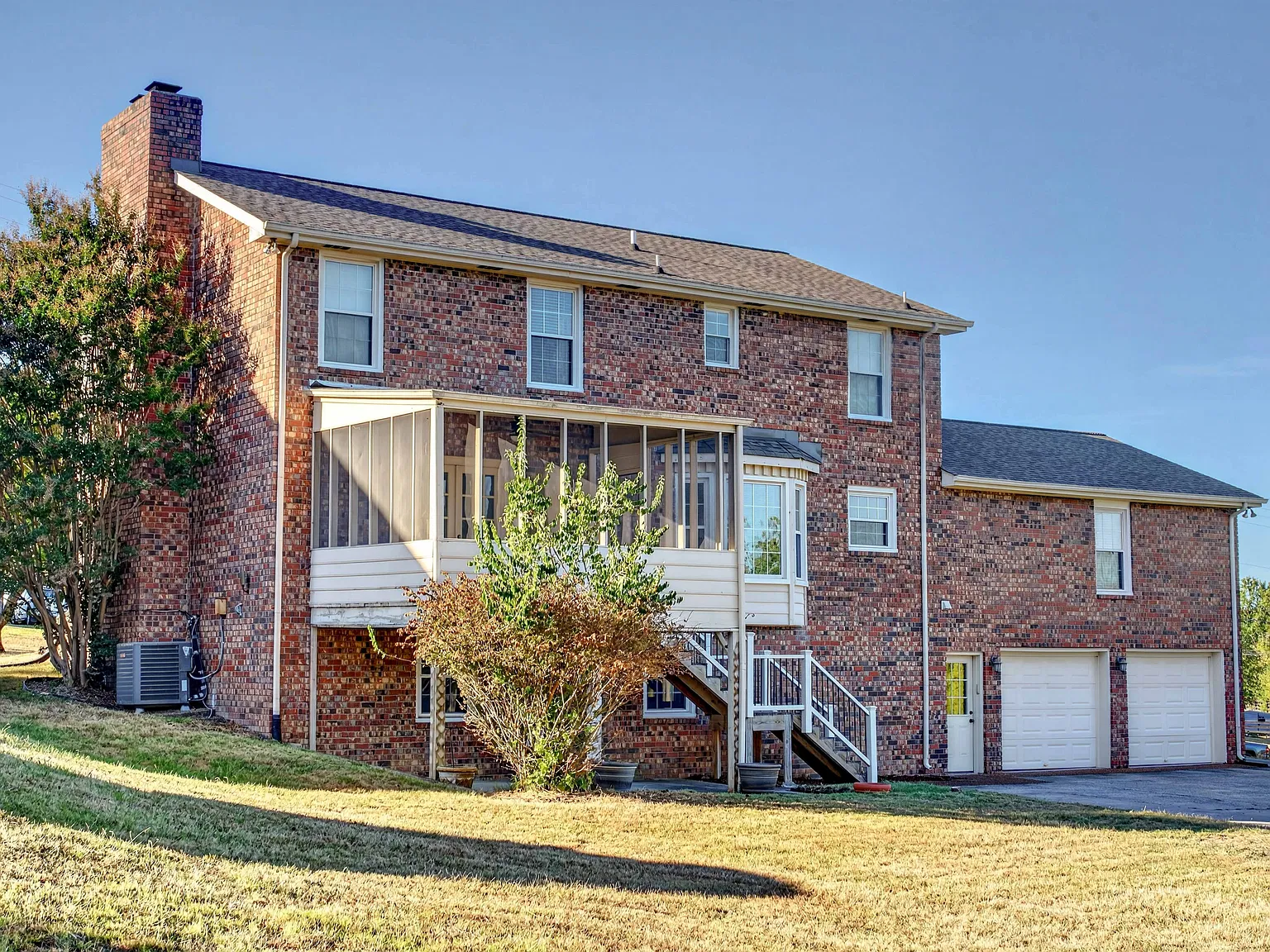 4 bed, 2.5 bath, 2800 sqft, $3,095 — Photo 2