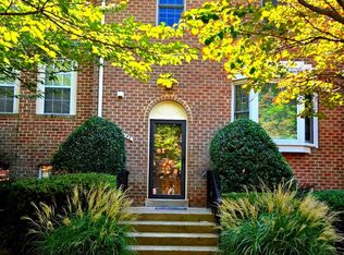 10195 Valentino Dr, Oakton, VA 22124