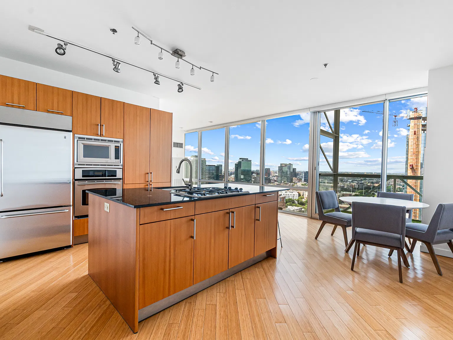 1 bed, 1.5 bath, 864 sqft, $3,000 — Photo 4