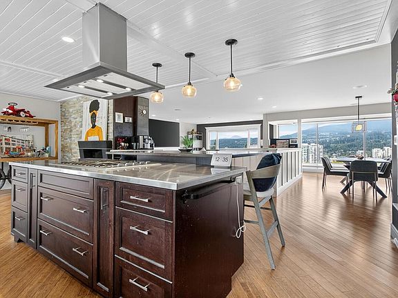 2nd image of 1052 Corona Cres