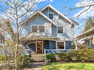 425 NE Hazelfern Pl, Portland, OR 97232